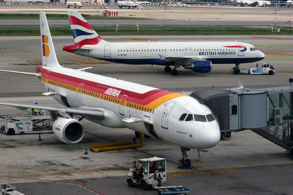Inclusive tourism Spain. Iberia Airbus A321-211 "EC-ILP" and British Airways Airbus A320-211 "G-Busk" in October 2010, before the airlines' 2011 merger. Source: Curimedia, CC BY 2.0, via Wikimedia https://commons.wikimedia.org/wiki/File%3AAirbus_A321_Iberia_%26_A320_British_Airways_(5047661247).jpg