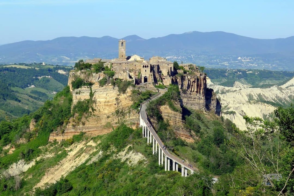 Tourism town on the edge of survival Civita di Bagnoregio. By evondue via Pixabay. https://pixabay.com/en/civita-di-bagnoregio-latium-2286541/