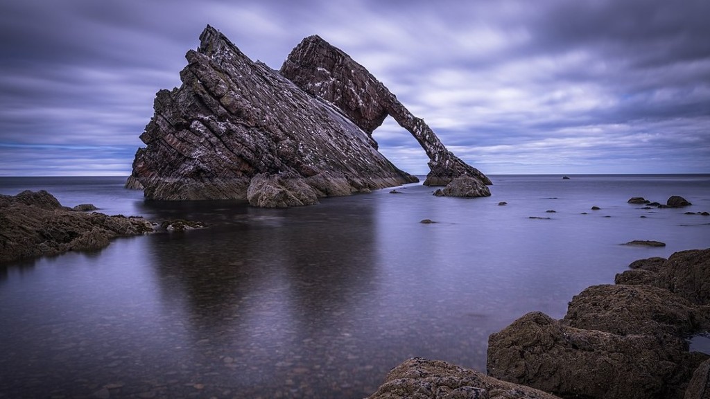 Bow Fiddle Rock, Portknockie, Moray, Scotland. By Markus Trienke (CC BY-SA 2.0) via Wikimedia. "GT" cropped it. https://commons.wikimedia.org/w/index.php?curid=74415331