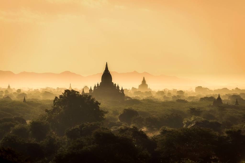 Temples and the golden sun. Myanmar. By 12019 via Pixabay. https://pixabay.com/photos/myanmar-burma-landscape-sunrise-2494826/