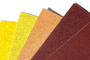 Sandpaper in different grits (40, 80, 150, 240, 600) By Simon Eugster (CC BY-SA 3.0) via Wikimedia. https://commons.wikimedia.org/wiki/File:Schleifpapier_verschiedene_Sorten.jpg