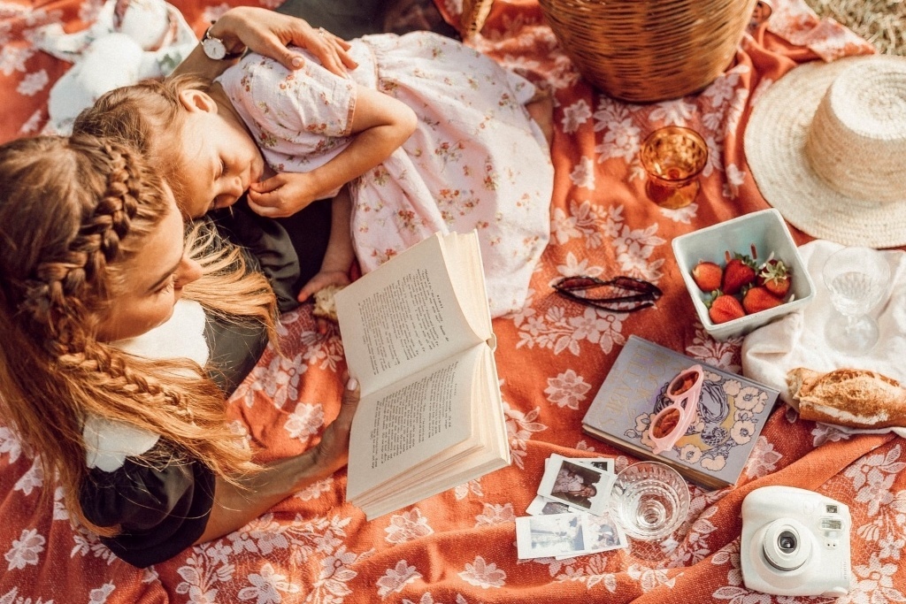 Story time with Mama; a framework for happiness? Photo by Liana Mikah (CC0) via Unsplash https://unsplash.com/photos/Puhj02KOHrc