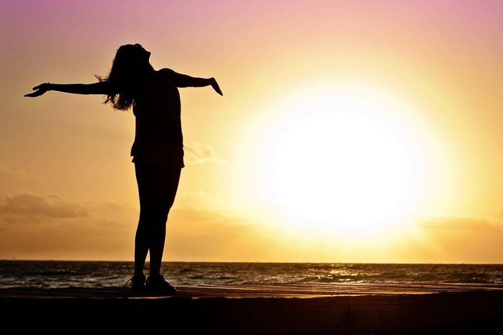 Towards ‘magnificence’: The aspirational trajectory of value-creating journeys. Image by Jill Wellington (CC0) via Pixabay. https://pixabay.com/photos/woman-girl-freedom-happy-sun-591576/