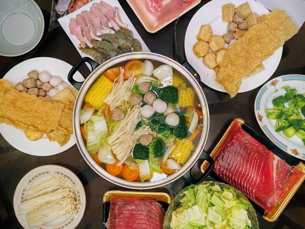 Share 'Good news in travel & tourism June 2022' as you would a shabu hotpot. By Cera (CC0) via Unsplash. https://unsplash.com/photos/muV_8wy4mzw