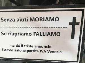 Is mass tourism in Venice all bad? This sign in a shop window  in 2022 says: “Without help we will die. If we open we will go bust.”